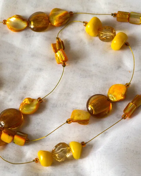Collar amarillo
